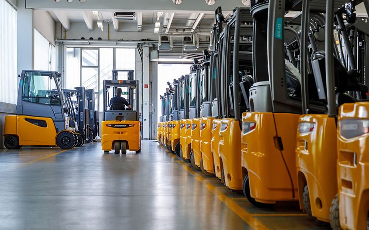 Truckflåde med Jungheinrich gaffeltrucks EFG.