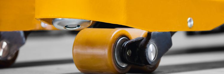 Nærbillede af hjulene på en elektrisk truck fra Jungheinrich