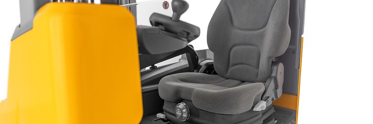 Truckstol i en Jungheinrich ETV214i reachtruck. 