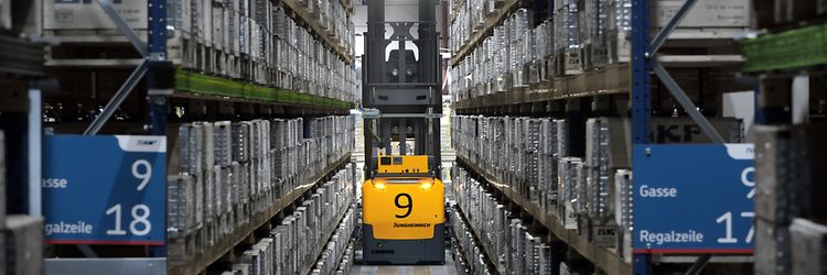 Mobile Robots - Automatisiertes Schmalganglager - Richtext Picture