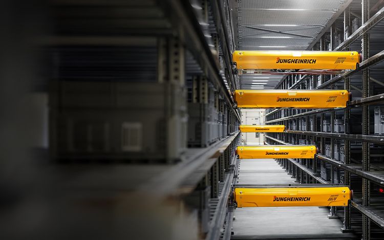 Pientavaran automaattinen shuttle-kuljetin