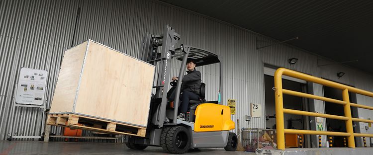 forklift-driving