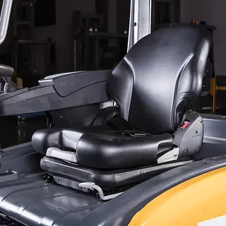 EFG-MB_Detail_--_Seat-MSG65-with-armrest.webp