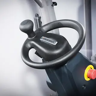 EFG-MC-330_Detail_--_steering-wheel.webp