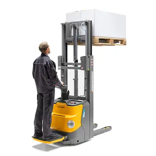 ERC-1i_Studio_--_ERC112i-lifted-goods_[MAM-64654].webp