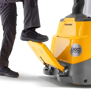 ERC-1i_Detail_--_ERC112i-kick plate_[MAM-64657].webp