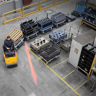 EZS350_Operation_--_Floor-stripes-collision-protection_[MAM-ID-65054].webp
