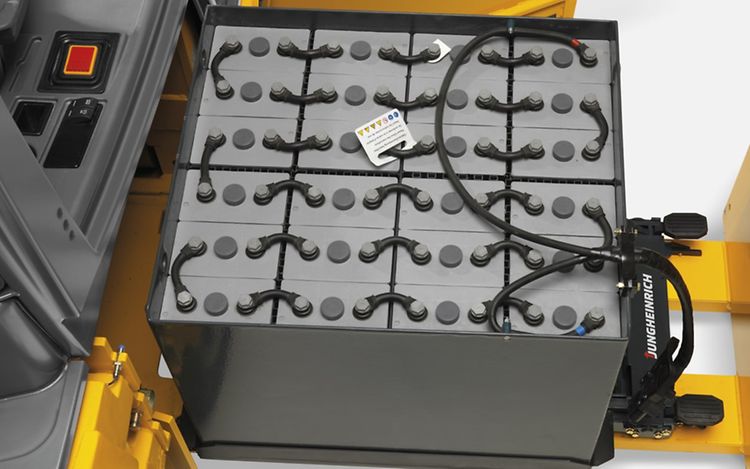 Jungheinrich batteri bliver skiftet på truck