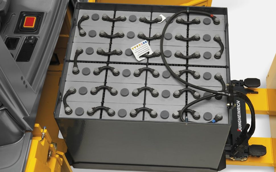 Jungheinrich batteri bliver skiftet på truck