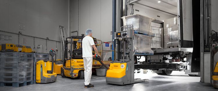 warehouse-pallet-truck