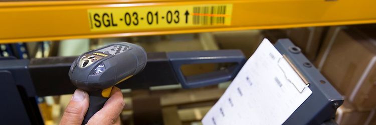 Håndscanner ved pallereol fra Jungheinrich.