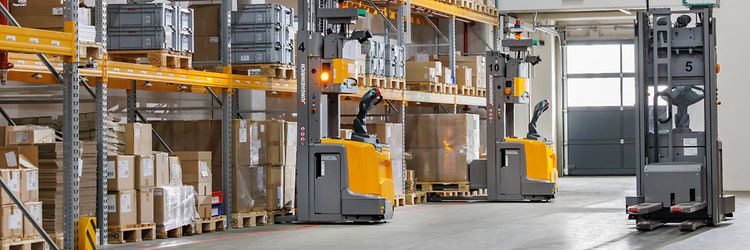 Warehouse-automated-forklift
