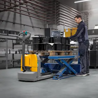 Niederhubwagen_Operation_--_ AME15-Produktion_MAM-66891.webp
