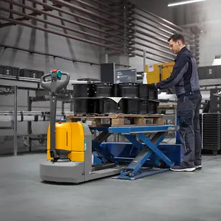 Niederhubwagen_Operation_--_ AME15-Produktion_MAM-66891.webp