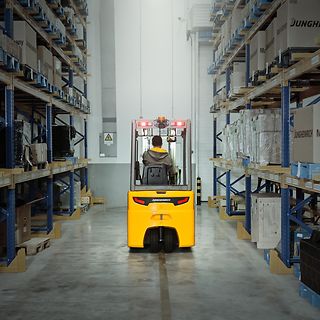 EFG-BB-216k_Operation_--_narrow-asile-back