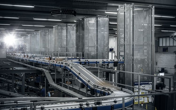 Picture 2 Behälterfördertechnik