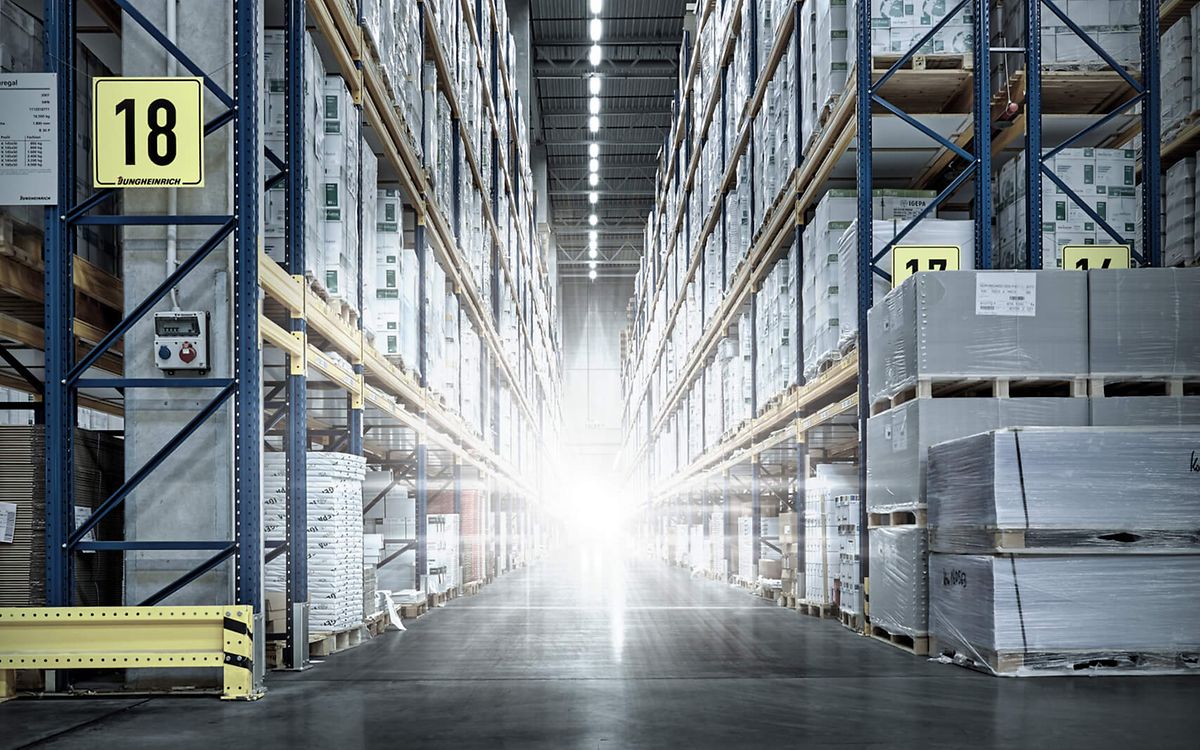 Maximum productivity in the narrow aisle warehouse