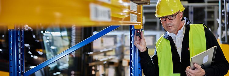 Inspection des rayonnages à l'aide d'un laser