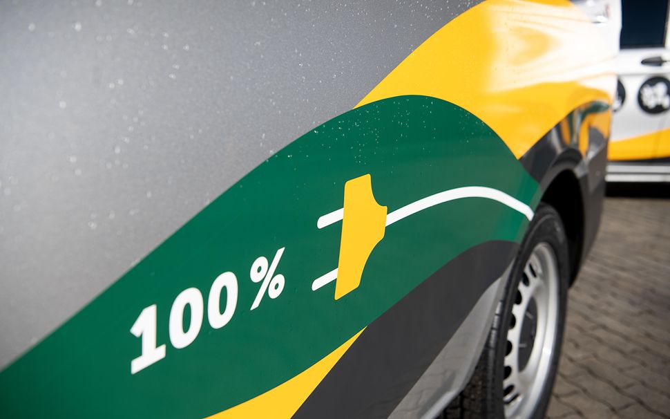 Electric customer service van_64048