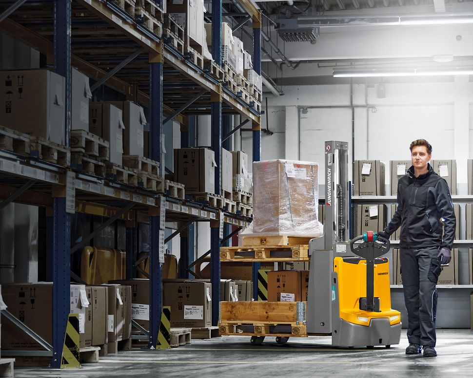 Stage Short distance stackers