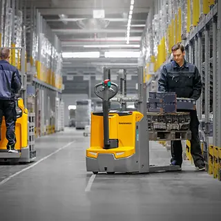 EJD120i_ERD120i_Operation_--_picking-warehouse[MAM-68901].webp