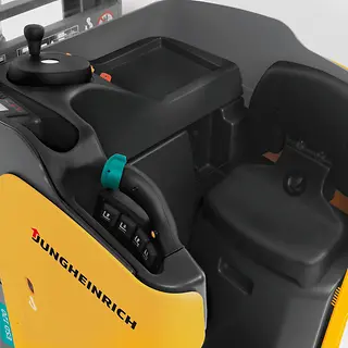 ESD-1_Detail_--_Ergonomische-Fahrerplatzanordnung-beim-ESD-120_[EPIM-207049].webp