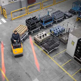 EZS350_Operation_--_Floor-stripes-collision-protection_[MAM-ID-65054].webp
