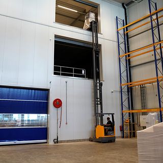 Reachtruck aan het werk