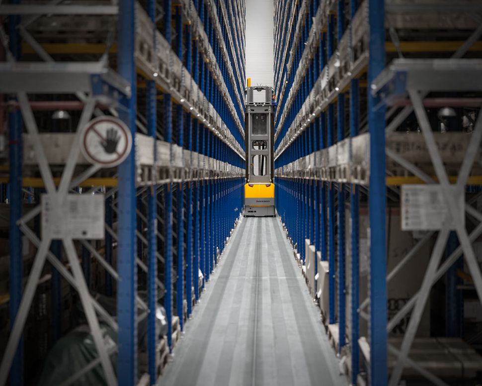 Vna Aisle Racking Narrow-aisle storage multi-place rack (VNA Racking) | Jungheinrich