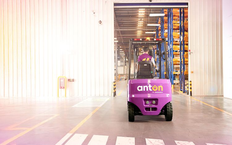 AntOn by Jungheinrich CBH, Working in warehouse_67941
