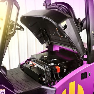 El gaffeltruck CBH by Jungheinrich batteri 