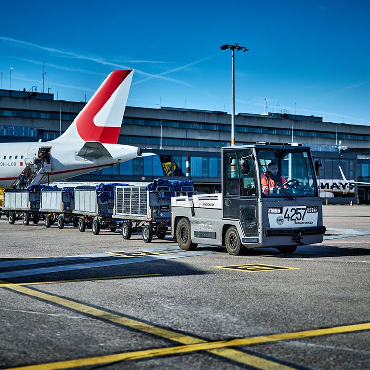 การขนส่งทางอากาศ (Air Transportation)