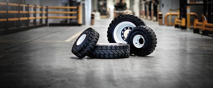 Tyre forklift