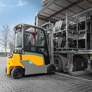 EFG-320i_Operation_--_lorry-loading_[MAM-69378].webp