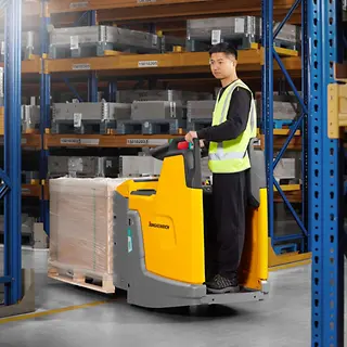 ERE-M25_Operation_--_Cornering-inside-warehouse_[MAM-70228].webp