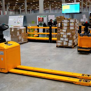Elektrische palletwagen bij Crocs