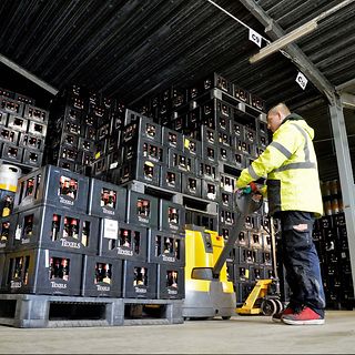 Elektrische palletwagen bij Texelse Bierbrouwerij