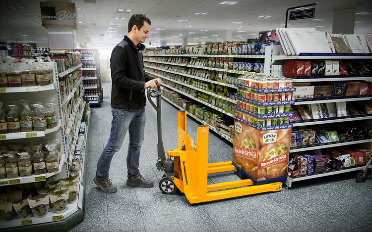 Jungheinrich AMV05 met display pallet