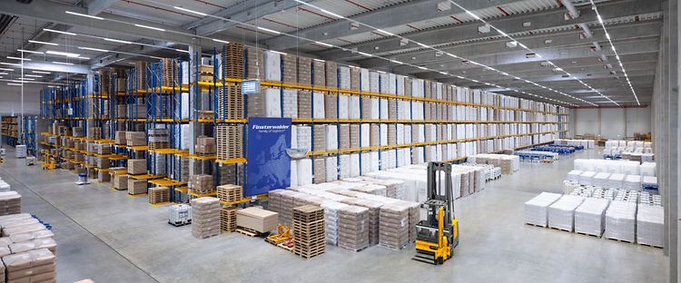 Waar moet ik op letten bij aankoop en installatie van palletstellingen