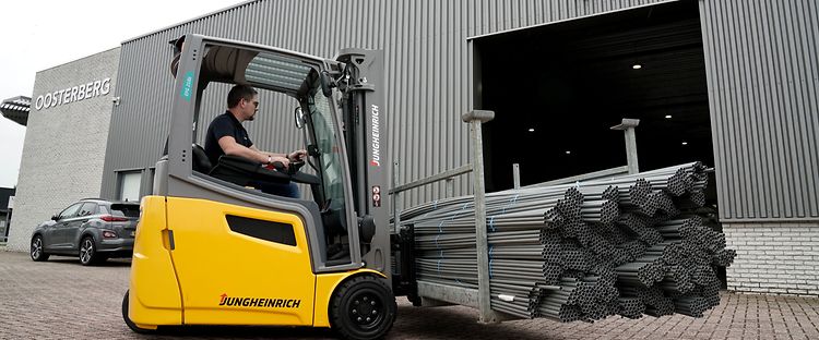 Heftruck bij Koninklijke Oosterberg