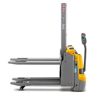 EJD118i_Studio_left-side-lifted-forks_[MAM-70703].webp
