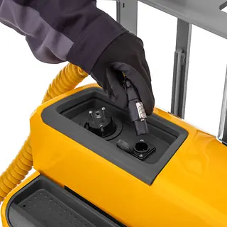 EJD118i_Detail_Built-in-charger_[MAM-70705].webp