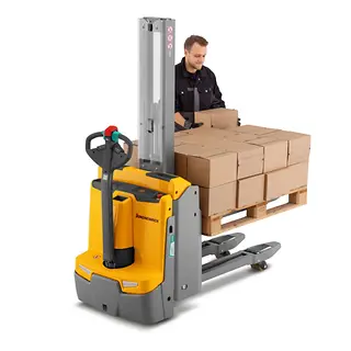 EJD118i_Studio_Order-picking_[MAM-70700].webp