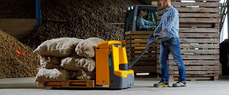 Elektrische meeloop transpallet (© Jungheinrich Belgium)