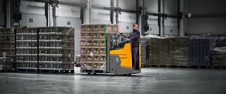 Jungheinrich gerbeur electrique avec plate-forme duolift