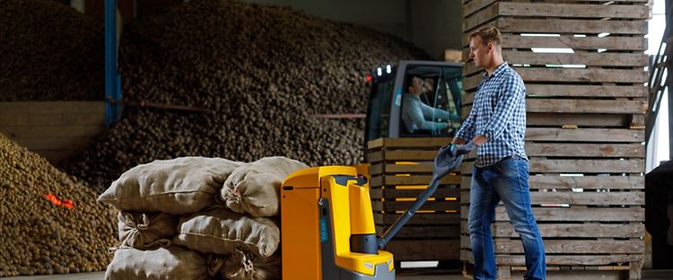 Transpalette electrique EJE 116 dans une ferme