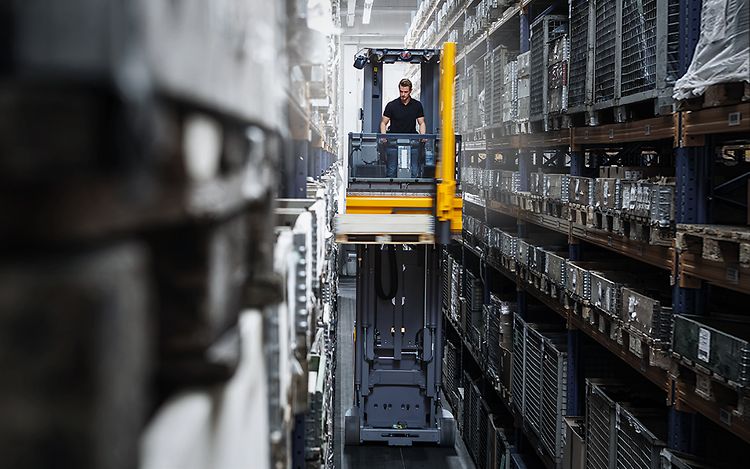 Stage Empilhadeira para estanterias altas