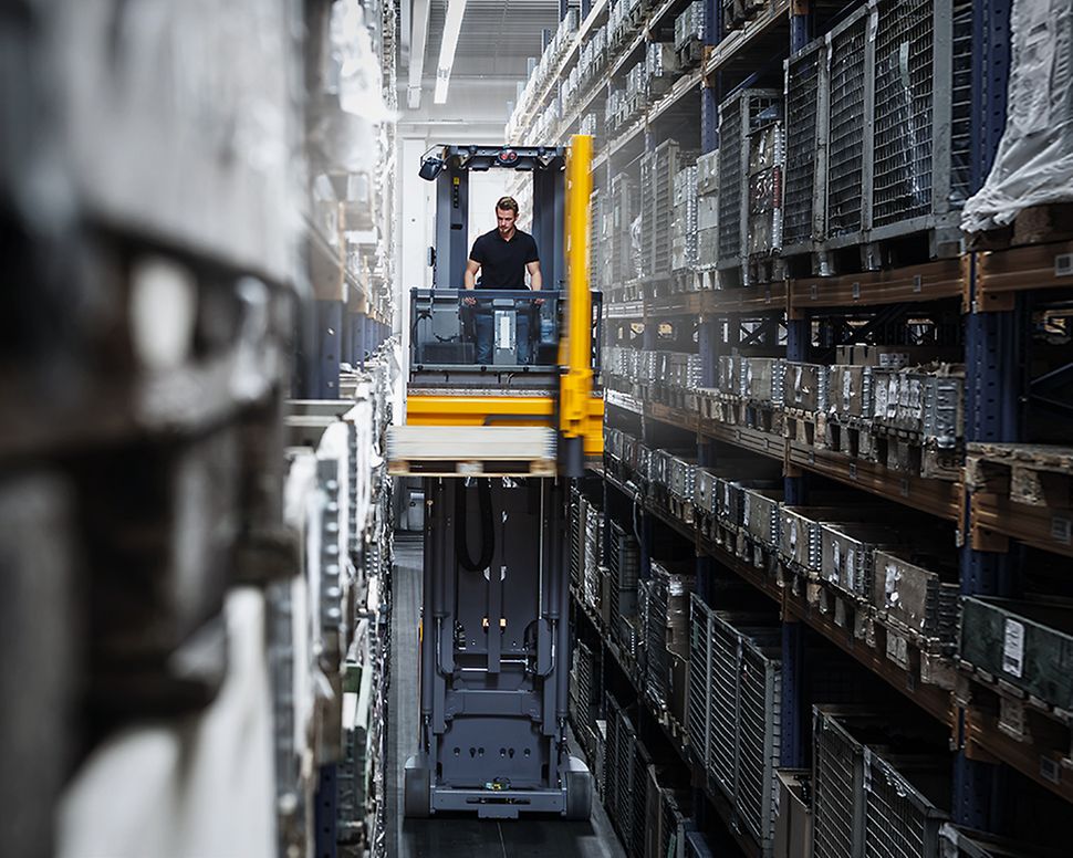 Stage Empilhadeira para estanterias altas