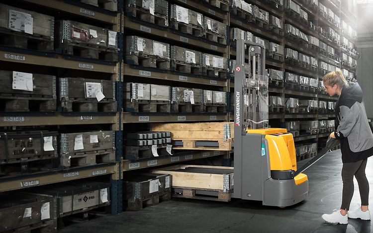 Empilhadeira para Alta Elevação_EJC