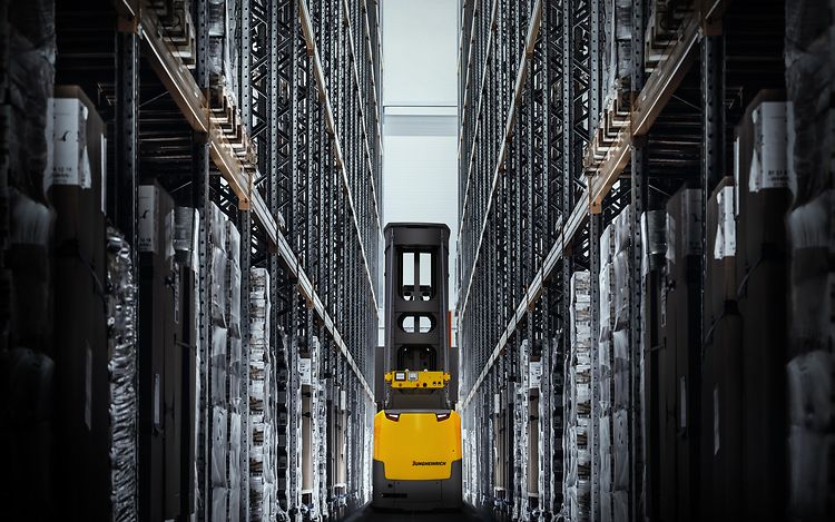 Stage Automatiserte smalgangstrucker